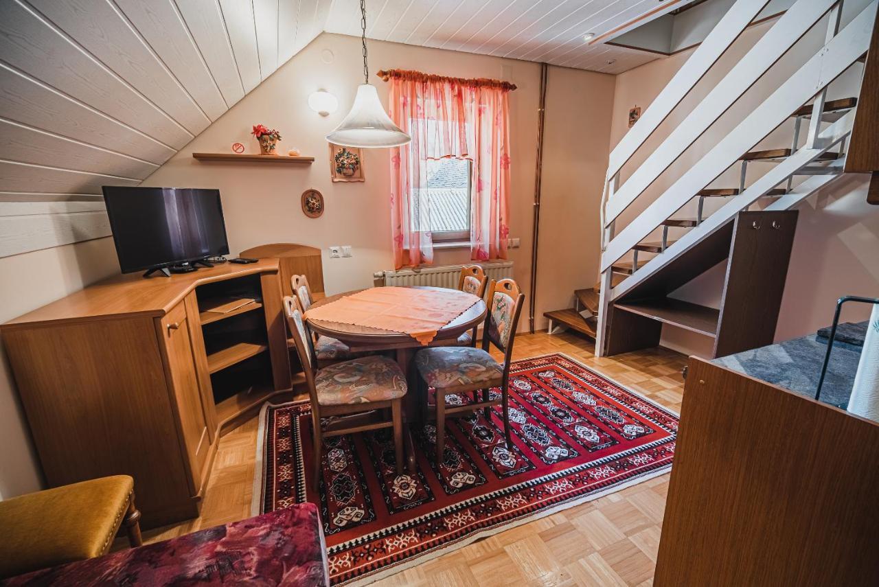 Homestay Kocka Згорнье-Езерско Экстерьер фото