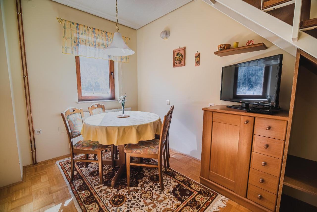 Homestay Kocka Згорнье-Езерско Экстерьер фото