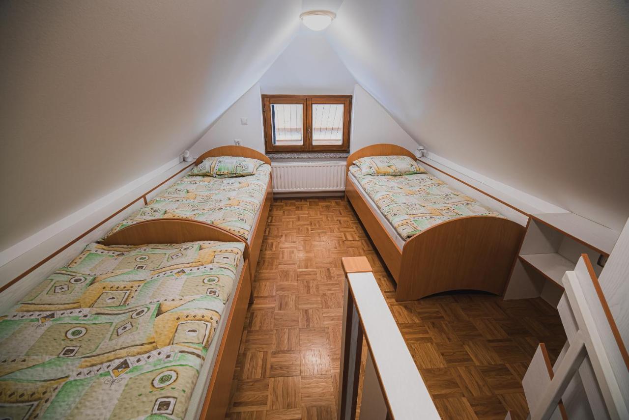 Homestay Kocka Згорнье-Езерско Экстерьер фото