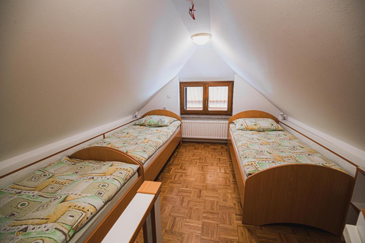 Homestay Kocka Згорнье-Езерско Экстерьер фото