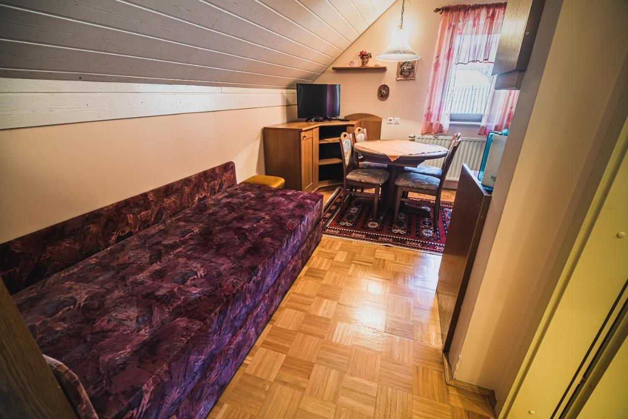 Homestay Kocka Згорнье-Езерско Экстерьер фото