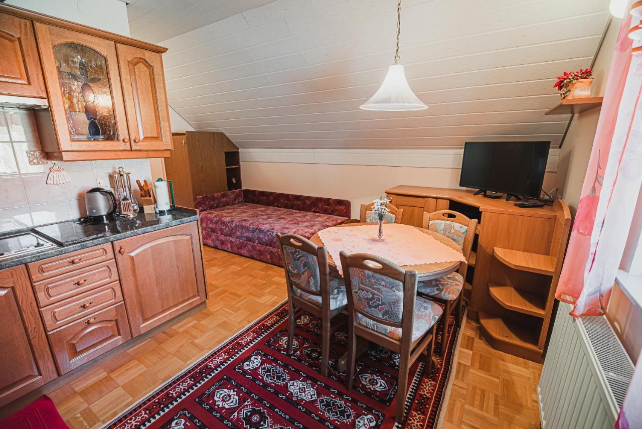 Homestay Kocka Згорнье-Езерско Экстерьер фото